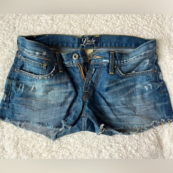 Distressed Cut off denim shorts / California closet staple! - Picture 1 of 3